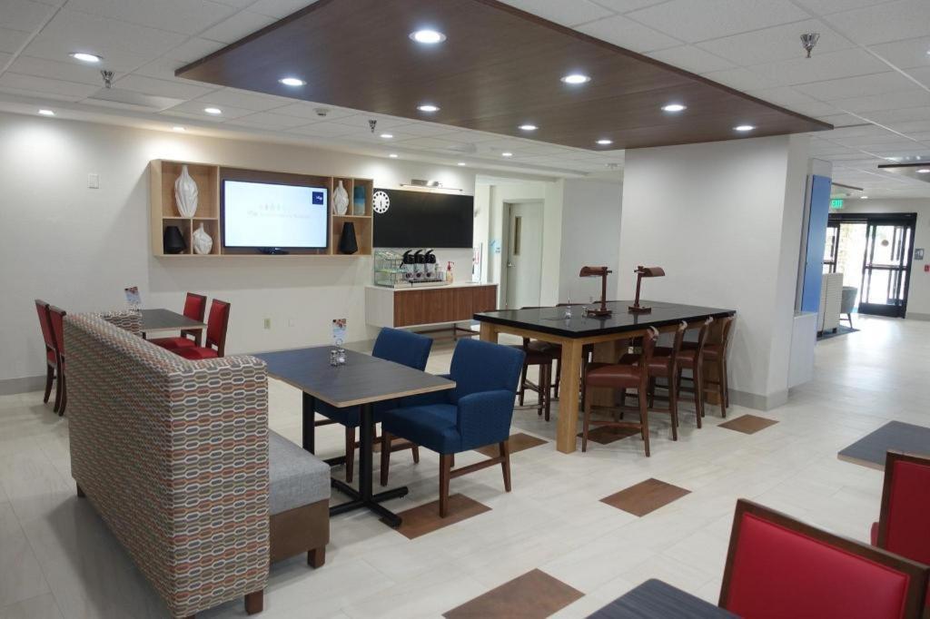 Holiday Inn Express & Suites ברנטווד מראה חיצוני תמונה